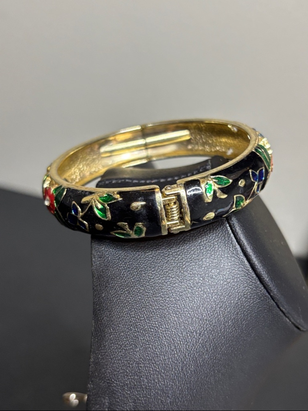 Cloisonné Gold Tone Floral Hinge Vintage Bangle Bracelet - Picture 4 of 6